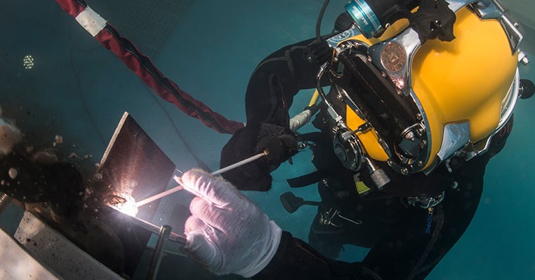 The Most Dangerous Jobs in the World and How Much They Pay 4 Underwater Welder